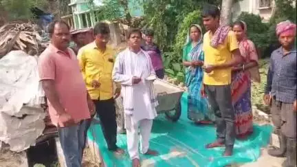 খেজুরি ২: খেজুরী-২ব্লকের ২১০নং বুথে আজ একটি ঢালাই নির্মাণের সূচনা করলেন খেজুরী গ্রাম পঞ্চায়েতের প্রধান কালিপদ মন্ডল