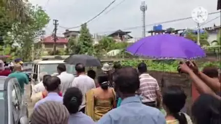 পূব যোৰহাট: চন্দন নগৰত ড্ৰাগছক কেন্দ্ৰ কৰি উত্তপ্ত পৰিস্থিতি ,ওলাই আহিল ৰাইজ ,বিধায়কক কৰিলে জৱাবদিহি
