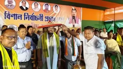 শদিয়া: মেগেলা গাঁও মুকলি মঞ্চত বিজেপিৰ নিৰ্বাচনী প্ৰচাৰ সভাত উপস্থিত শদিয়া বিধানসভা সমষ্টিৰ বিধায়ক বলিন চেতিয়া