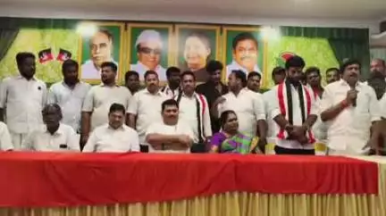 பண்ருட்டி: பண்ருட்டியில் மாற்று கட்சியிலிருந்து விலகி 620 பேர் அதிமுகவில் இணைந்தனர், முன்னாள் அமைச்சர்கள் பங்கேற்பு