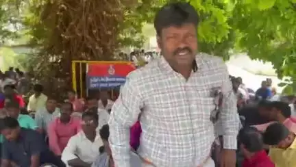 கிண்டி: திறந்த நிலை பல்கலைக்கழக வளாகத்தில் போராட்டத்தில் ஈடுபட்ட விரிவுரையாளர்கள் - குண்டுக்கட்டாக தூக்கி சென்று கைது செய்த போலீஸ்