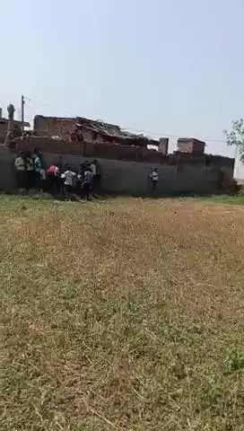 संग्रामपुर पंचायत अंतर्गत रायगढ़ ग्राम में आज अजगर सांप निकला जो कि ग्रामीण देखते हुए फॉरेस्ट गार्ड को इनफॉरमेशन कियाऔर