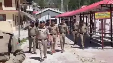 भटवाड़ी: यात्रा व्यवस्थाओं को परखने गंगोत्री धाम पहुंचे आईजी नपलच्याल, कर्मियों को दिए आवश्यक निर्देश