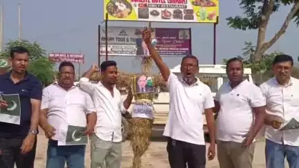 পেহেলগামৰ সন্ত্ৰাসবাদী আক্ৰমণৰ বিৰুদ্ধে ডবকাত আমছুৰ উত্তাল প্ৰতিবাদ, পাকিস্তানৰ প্ৰধানমন্ত্ৰীৰ পুত্তলিকা দাহ