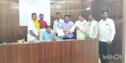 सिरोंचा: सिर कोंडा येथील जिओ कंपनीचे टावर सुरू करा सरपंच व गावकऱ्यांचे तहसीलदार यांचेमार्फत जिल्हाधिकाऱ्याकडे निवेदनाद्वारे मागणी