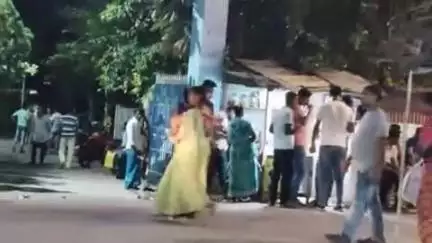 হাড়োয়া: রায়খাঁ এলাকায় পারিবারিক বিবাদের জেরে গৃহবধূকে মারধর করে আটকে রাখার অভিযোগ