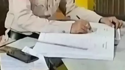 छुईखदान पुलिस ने अवैध महुआ शराब के साथ एक व्यक्ति को किया गिरफ्तार