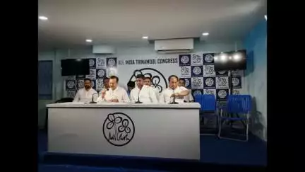 কৃষ্ণনগর ২: কংগ্রেস ছেড়ে তৃণমূলে যোগদান করলেন ধুবুলিয়ার দাপুটে কংগ্রেস নেতা মনসুর শেখ, কলকাতা তৃণমূল ভবনে গিয়ে যোগদান করেন তিনি