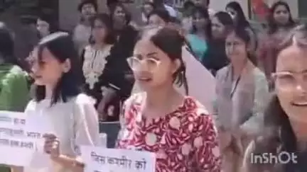 परागपुर: एबीवीपी सीयू एचपी देहरा इकाई के कार्यकर्ताओं ने पहलगाम में हुए आतंकी हमले के विरोध में धरना प्रदर्शन किया