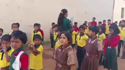 एक झलक  बच्चों को डालेंट किया जा रहा है शैलपुत्री फाउंडेशन में