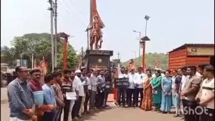 पोलादपूर: पोलादपूरमध्ये पहलगमा हल्ल्याच्या निषेधार्थ पाकिस्तान ध्वजदहन व भावपूर्ण श्रद्धांजली