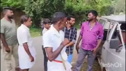 ಕಾರ್ಗದ್ದೆ ಬಳಿ ರಸ್ತೆ ಬದಿಯ ಮರಕ್ಕೆ ಡಿಕ್ಕಿ ಹೊಡೆದ ಓಮಿನಿ, ಪ್ರಯಾಣಿಕರು ಪಾರು