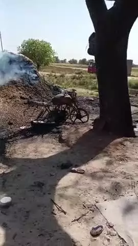 ये घटना अम्बाह के कल्लूपुरा गांव की है जंहा
रहने वाले रामनिवास नागर पुत्र विलंदी नागर के घर मे कल करीब 12:30 बजे आग लगी
