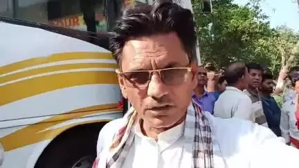 चतुर्भुज छपरा पैगम्बरपुर रोड फर्जी डायनेमिक लेबर सर्विस कार्यालय द्वारा भूटान ले जाने हेतु 44 मजदूरों के साथ की 528000 रुपये की ठगी