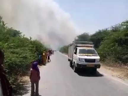 उसेथ गांव के पास तेज आग लगने के कारण जंगल  जल चुका है भूमिया बाबा के मंदिर के पास