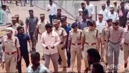 ఎల్కతుర్తి: ఎల్కతుర్తి లో ఈ నెల 27వతేది జరిగే బిఆర్ఎస్ పార్టీ రజతోత్సవ సభ ప్రాంగణాన్ని పరిషించారు వరంగల్ సిపి సంప్రీత్ సింగ్