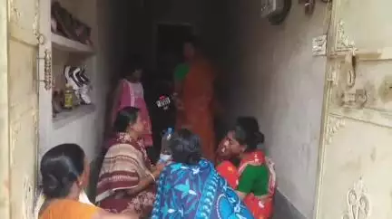 নবগ্রাম: গুড়ো গ্রামে বিষ খেয়ে মৃত্যু দম্পতির, ছুটি কাটাতে এসে বাবা-মা মৃতদেহ সৎকার করতে হল ভারতীয় সেনা জওয়ানকে