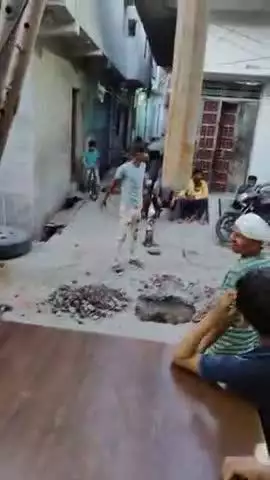 aanwala mein ka Nirman hota hua ghosi chauk mein logon ne lagai chairman se guhar Pani ki dikkat ke pareshan hokar chair
