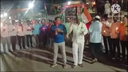 డోర్నకల్: పెహల్ గామ్ లో టూరిస్టులపై ఉగ్రవాదుల దాడులను ఖండిస్తూ డోర్నకల్ పట్టణంలో ముస్లిం సంఘాల, క్యాండిల్ ర్యాలీ