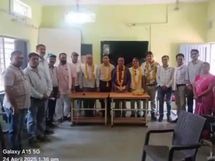 कसरावद: शिक्षक संघ ने नवागत विकासखंड अकादमी समन्वयक का स्वागत किया