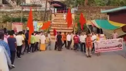 ಕಾಶ್ಮೀರದ ಪೆಹಲ್ಗಾಮ್ ದಾಳಿ ಖಂಡಿಸಿ ಪಟ್ಟಣದಲ್ಲಿ ವಿಹೆಚ್‌ಪಿ, ಭಜರಂಗದಳದಿಂದ ಪ್ರತಿಭಟನೆ