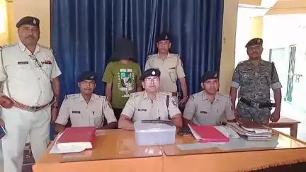 नरकटियागंज: शिवगंज में युवक ने तमंचा लहराकर किया डांस, पुलिस ने किया गिरफ्तार