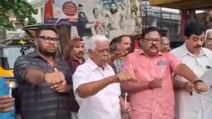 മാവേലിക്കര: ഭരണിക്കാവ് മൂന്നാംകുറ്റിയിൽ കോൺഗ്രസ് ഭീകരവിരുദ്ധ പ്രതിജ്ഞ നടത്തി, കൊല്ലപ്പെട്ടവര്‍ക്ക് ആദരാഞ്ജലിയും അർപ്പിച്ചു