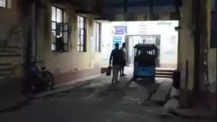 হাড়োয়া: হাড়োয়া রোড রেল ষ্টেশন সংলগ্ন এলাকায় মোটরবাইকের ধাক্কায় আহত পথচারী