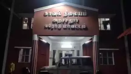 மொடக்குறிச்சி: அவல்பூந்துறை அருகே மூதாகியிடம் ஐந்து பவுன் தாலிக்கொடியை பறித்த இரண்டு பேரை காவல்துறையினர் கைது செய்தனர்