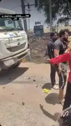 गुड़गांव में मंदिर के पास हुई ट्रक से बाइक की भीषण टक्कर #viral video #sports #new#channel