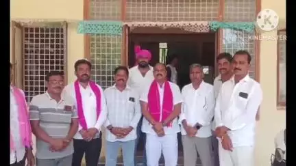 త్రిపురారం: త్రిపురారం మండలంలో నిరుపేదలకు ఇండ్లను ఇవ్వాలని ఎంపీడీవోకు బిఆర్ ఏస్ నాయకులు వినతి