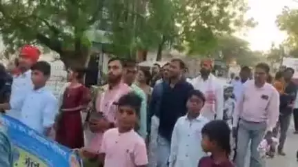 कसरावद: कसरावद में शादी समारोह में अनोखी पहल, दूल्हे ने शादी के व्यर्थ खर्च से बचकर पौधे लगाकर सुरक्षा की शपथ ली