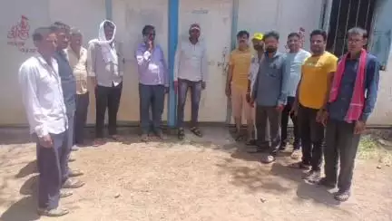 पिपलोदा: राकोदा में पंचायत दिवस पर पंच और ग्रामीणों ने पंचायत पर ताला लगाया, सरपंच ने थाने में शिकायत दर्ज कराई
