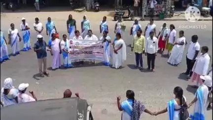 దంతాలపల్లి: ప్రపంచ మలేరియా దినోత్సవం సందర్భంగా దంతాలపల్లి ప్రాథమిక ఆరోగ్య కేంద్రం ఆధ్వర్యంలో, మానవహారం భారీ ర్యాలీ