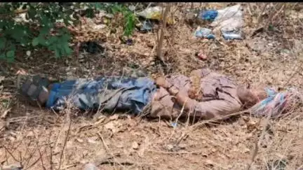 గుండ్లపల్లి: మండల కేంద్రంలోని ప్రాథమిక ఆరోగ్య కేంద్రం సమీపంలోని చెట్ల పొదల్లో గుర్తుతెలియని వ్యక్తి మృతదేహం లభ్యం