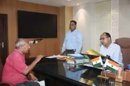 जिलाधिकारी, पटना द्वारा लोक शिकायत के 18 अपीलीय मामलों की सुनवाई की गई तथा परिवादों का निवारण किया गया। लोक शिकायत के निष्पादन में शिथिलता बरतने के आरोप में प्रखंड विकास पदाधिकारी, मसौढ़ी के विरूद्ध ₹1,000 का अर्थदंड लगाया गया।