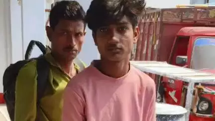 सुरसंड: बनौली चौक के पास से पुलिस ने 118 बोतल शराब के साथ दो बाइक सवार तस्करों को गिरफ्तार किया