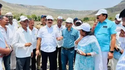 वाई: शिरगाव येथे मंत्री मकरंद आबा यांच्या हस्ते गाळयुक्त शिवार योजनेअंतर्गत काळातील गाळ काढण्याच्या कामास प्रारंभ