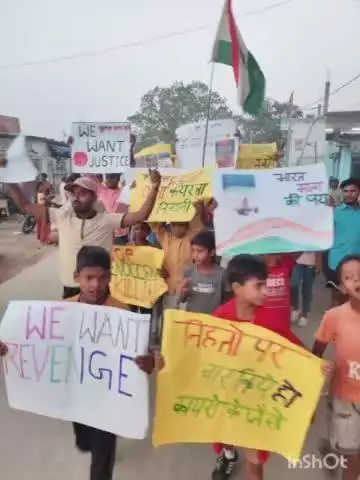 पांडू: पहलगाम में मारे गए लोगों के लिए न्याय की मांग को लेकर युवाओं ने पैदल मार्च निकाला