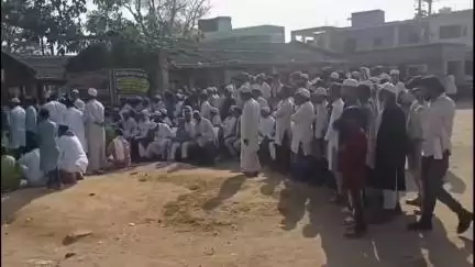 बूरमू: उरुगुट्टू में वक्फ कानून के विरोध में दर्जनों गांव के मुस्लिम ग्रामीणों ने किया प्रदर्शन