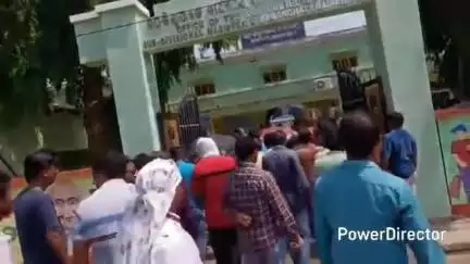 ରାଇରଙ୍ଗପୁର ସହର: ବାଇଦାପୋଷି କଲୋନୀ ଉଚ୍ଛେଦ ବିରୋଧରେ ଉପଜିଲ୍ଲାପାଳଙ୍କ କାର୍ଯ୍ୟାଳୟ ଘେରିଲେ ସ୍ଥାନୀୟ ବାସିନ୍ଦା