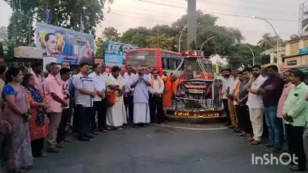 ಯಲ್ಲಾಪುರ: ಅಂಬೇಡ್ಕರ್ ವೃತ್ತದಲ್ಲಿ ಹಿಂದೂ ಸಂಘಟನೆಗಳಿಂದ ಉಗ್ರರ ದಾಳಿಗೆ ತುತ್ತಾದವರಿಗೆ ಶ್ರದ್ಧಾಂಜಲಿ ಸಲ್ಲಿಕೆ