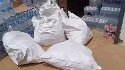 കുന്നംകുളം: പെരുമ്പിലാവിൽ കുടിവെള്ള വിതരണ ഗോഡൗണിൽ നിന്ന് ഏഴ് ചാക്ക് നിരോധിത പുകയില ഉത്പന്നങ്ങൾ പിടികൂടി