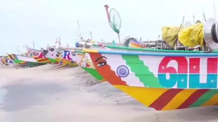 ராதாபுரம்: போப் ஆண்டவர் மறைவு பெருமணல் உள்ளிட்ட மீனவ கிராமங்களில்  ஆயிரத்திற்கும் மேற்பட்ட மீனவர்கள் மீன் பிடிக்க செல்லவில்லை