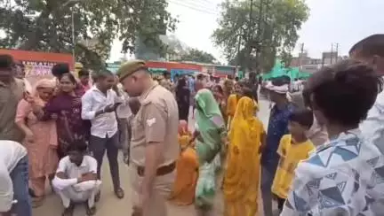 #टूंडला थाना क्षेत्र में पूर्व जिला पंचायत सदस्य पप्पू कुशवाह को दिन दहाड़े गोली सेभुना। #uppolicexyz #dgpup #UttarPradesh