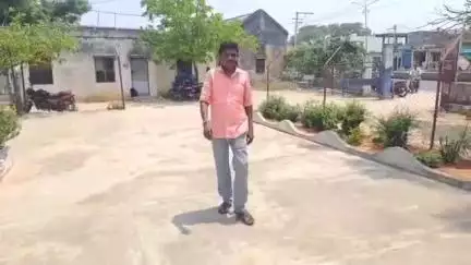 మోత్కూర్: పానకబండ గ్రామంలో నకిలీ ఆంజనేయస్వామి మాలదారులకు దేహశుద్ధి చేసి పోలీసులకు అప్పగించిన గ్రామస్తులు