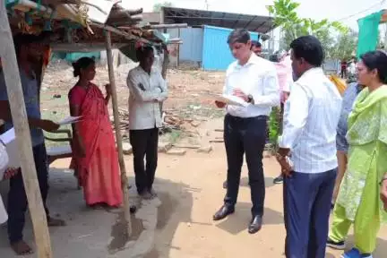 దోమకొండ: అర్హత కలిగిన నిరుపేద కుటుంబాలకు ఇందిరమ్మ ఇల్లు మంజూరు చేయాలి : దోమకొండలో జిల్లా కలెక్టర్ ఆశిష్ సంగ్వాన్