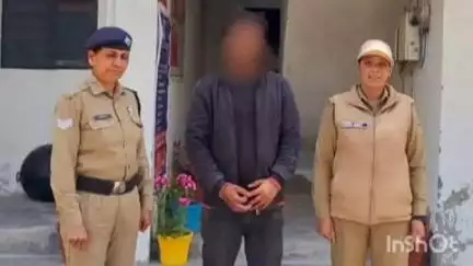 धौलछीना: पुलिस ने बाड़ेछीना तिराहे के समीप शराब की अवैध तस्करी कर रहे एक व्यक्ति को किया गिरफ्तार, 96 पाउच देशी शराब बरामद