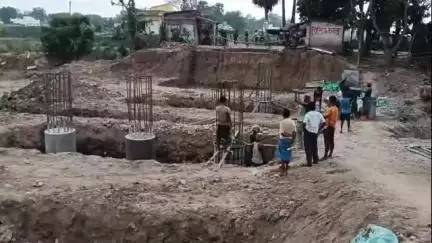 কালনা ২: পাবলিক অ্যাপের খবরের জের, তালা গ্রামের গাঙুর নদীর উপর থমকে যাওয়া ব্রিজ তৈরির কাজ শুরু#jansamasya