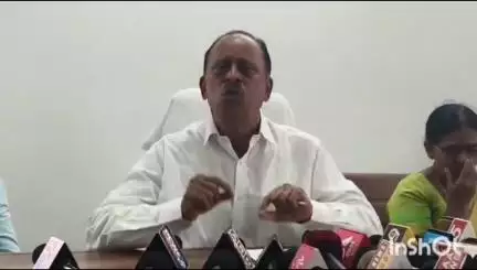 ఎమ్మెల్యే క్యాంప్ కార్యాలయంలో  ఎమ్మెల్యే మీడియా సమావేశం బిఆర్ఎస్ పై తీవ్ర ఆరోపణలు చేసిన ఎమ్మెల్యే